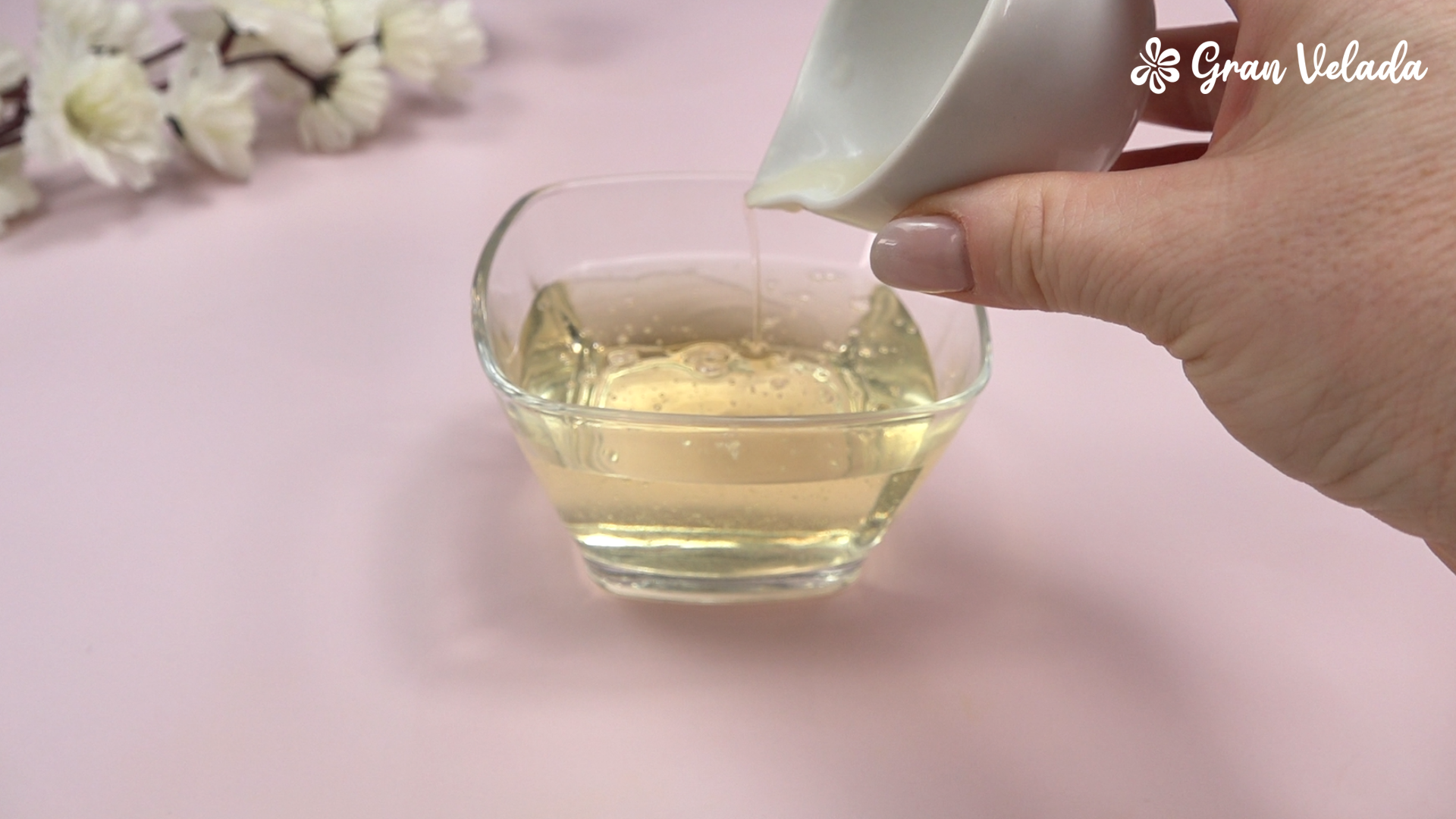 Ajouter l'extrait de camomille au gel nettoyant