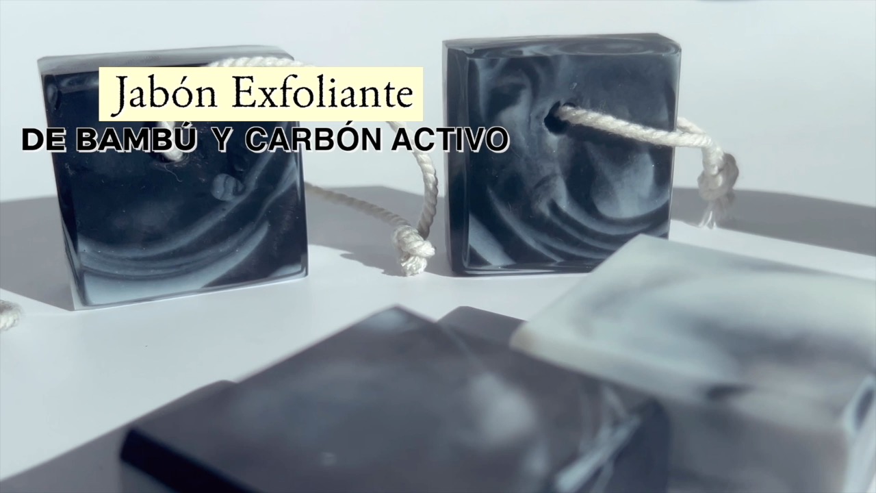 Jabón exfoliante de bambú y carbón activo